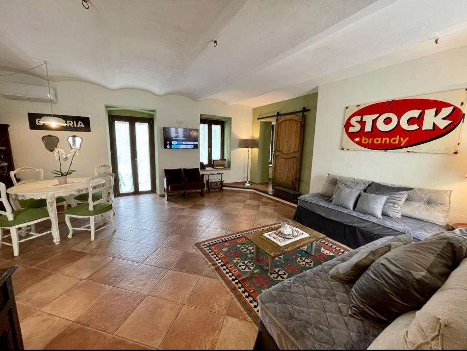 Madama Langa Country House Con Piscina Nelle Vigne Montelupo Albese Exterior photo