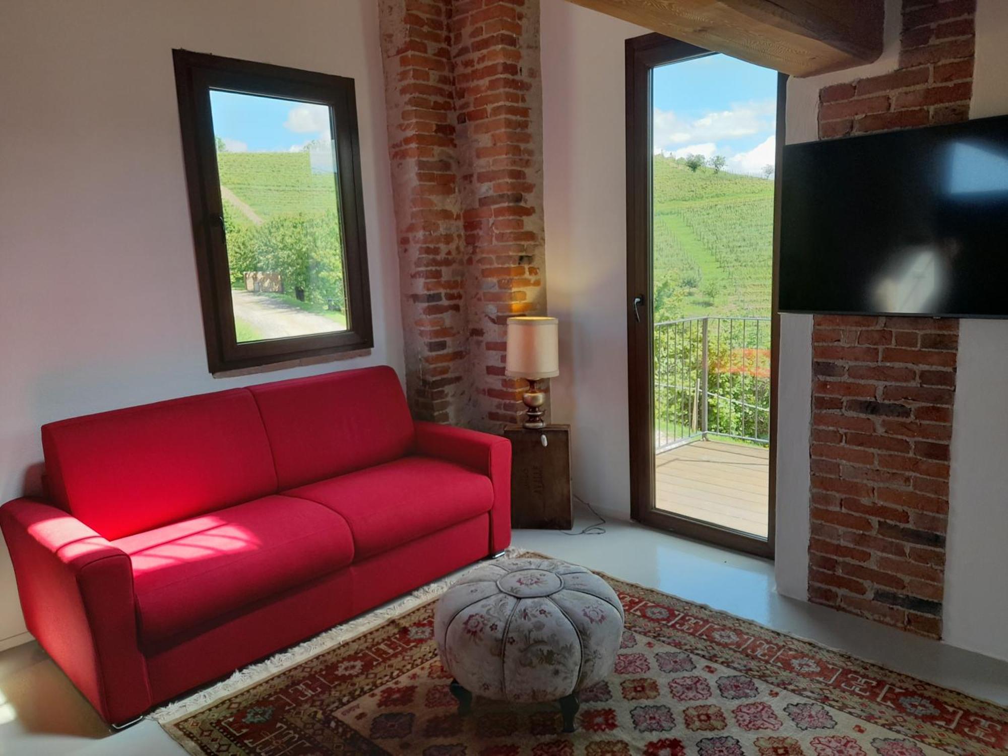 Madama Langa Country House Con Piscina Nelle Vigne Montelupo Albese Exterior photo