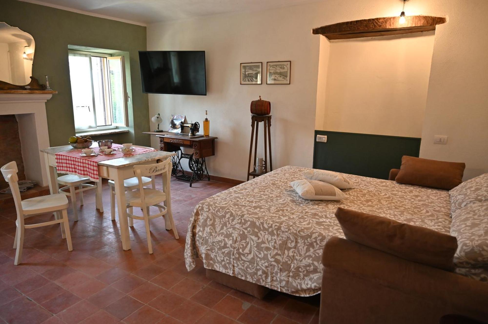 Madama Langa Country House Con Piscina Nelle Vigne Montelupo Albese Room photo